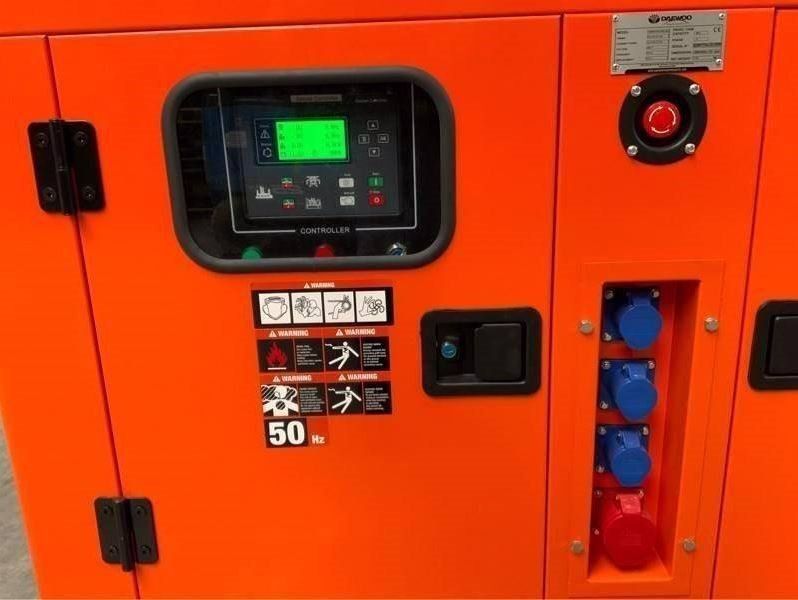 Mietgerät Stromerzeuger 25kVA auf PW Anhänger Aggregat Notstrom Generator
